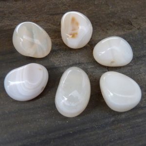 Achat weiß, Friedensachat Trommelstein