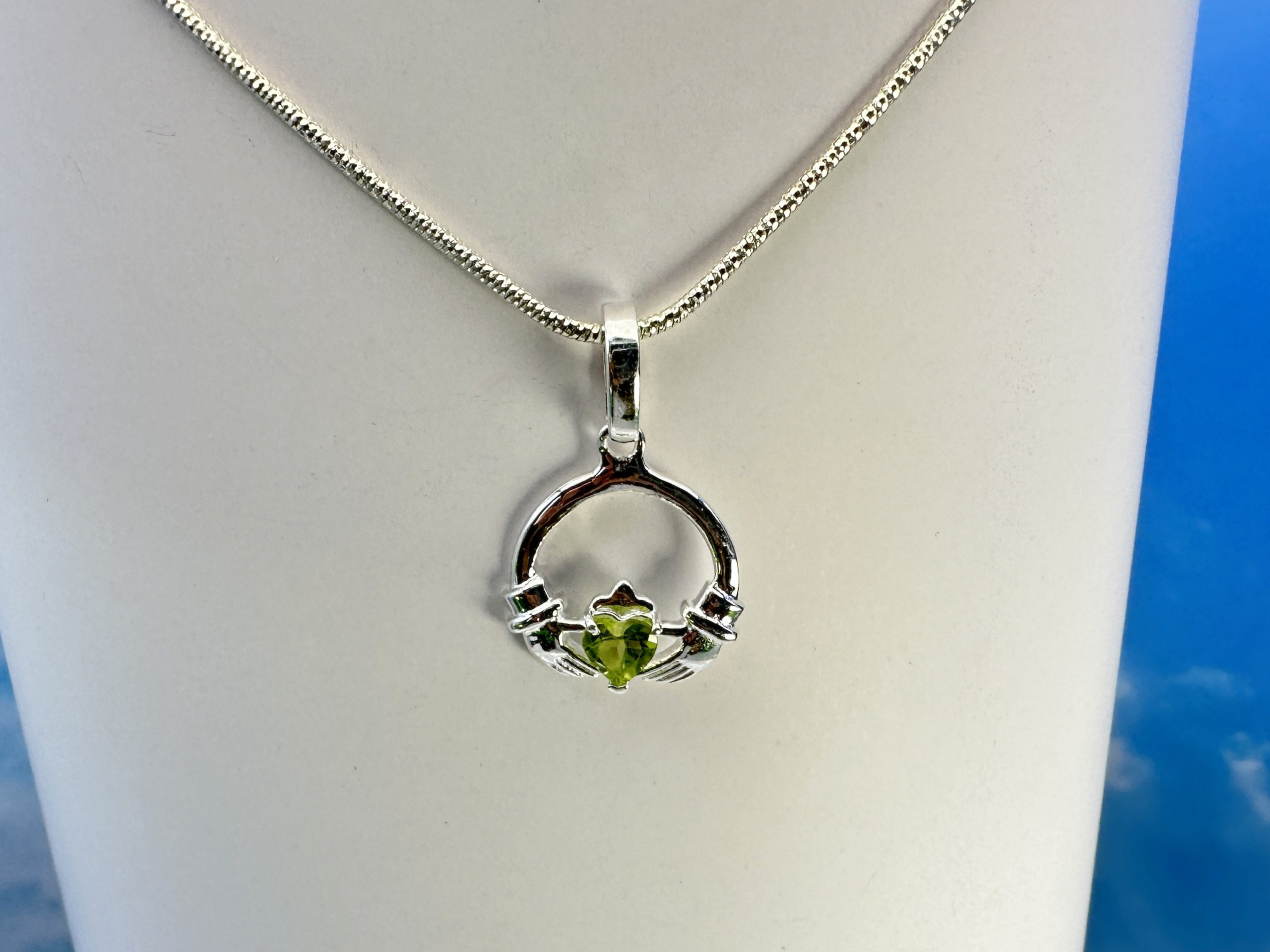 Anhänger Claddagh Peridot Silber