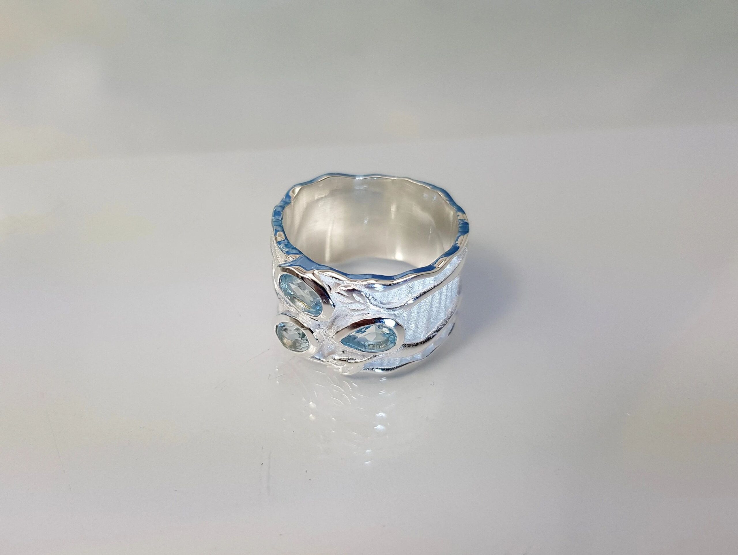 Ring Blau Topas facettiert Sterlingsilber
